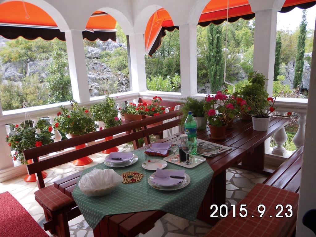 Vila Jadranka Apartments And Rooms Омишаль Экстерьер фото