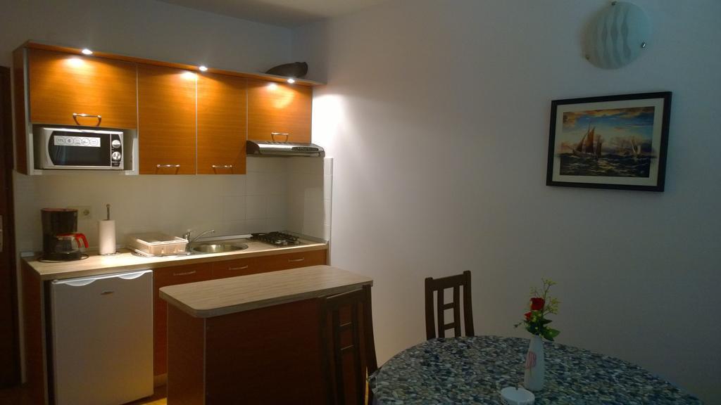 Vila Jadranka Apartments And Rooms Омишаль Номер фото
